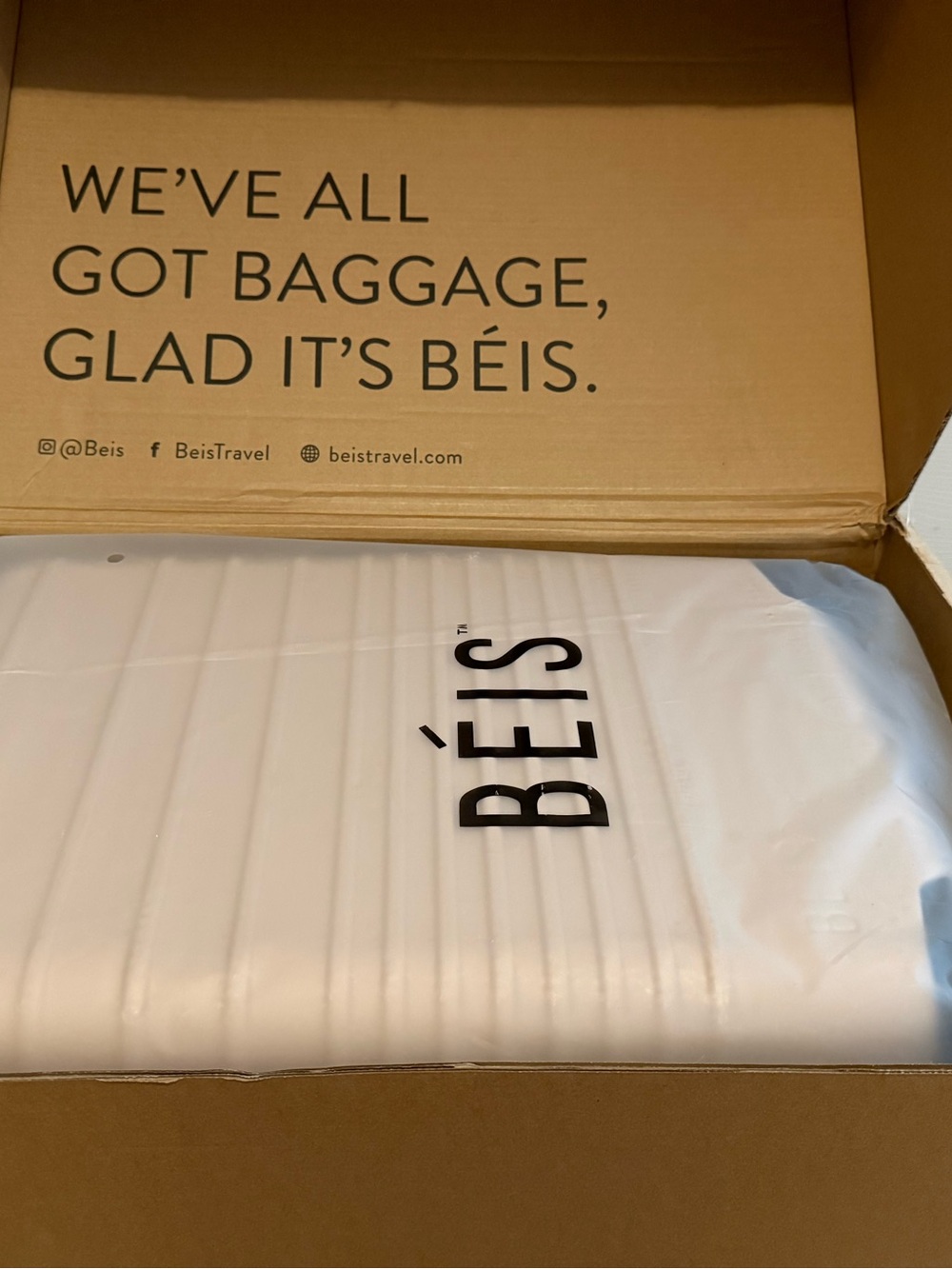 BÉIS Carry-On Luggage in Beige